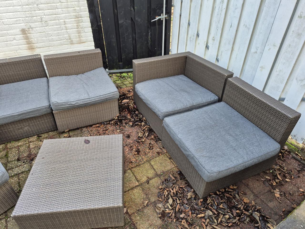 Loungeset gratis af te halen inclusief kussens