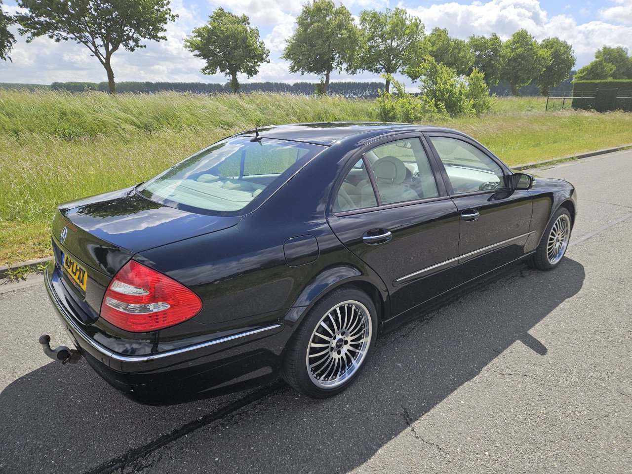 * MERCEDES E-KLASSE 320 BENZINE*