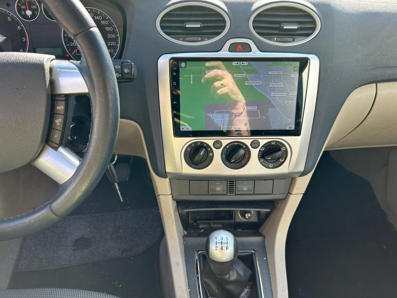 Ford Focus 1.6-16V First Edition €799 Carplay