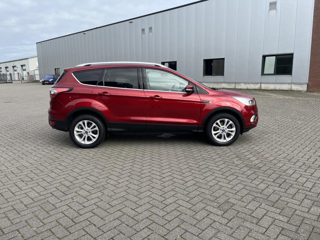 Ford Kuga 1.5 ecoboost titanium 2000 kg  trekgewicht