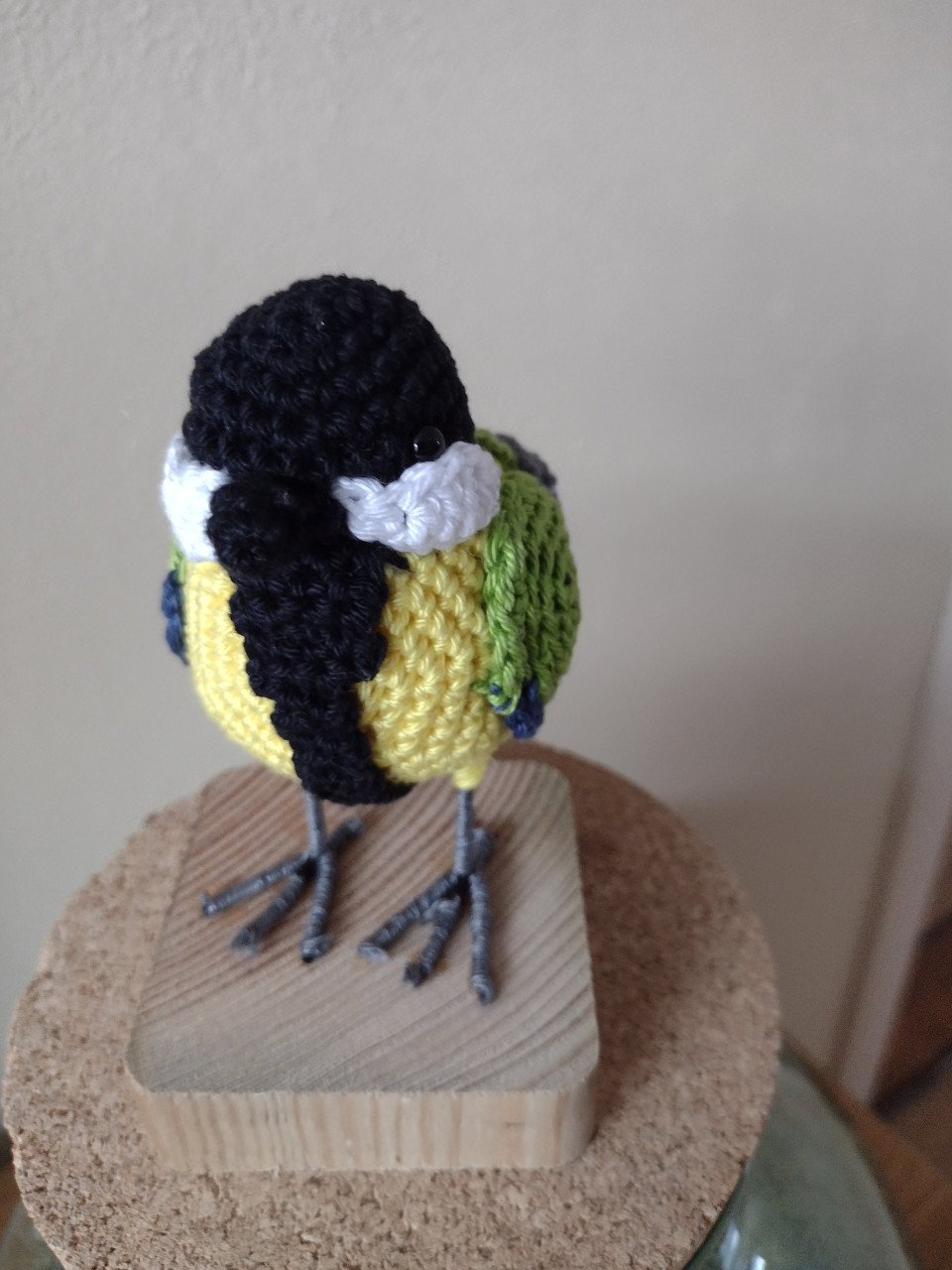 Gehaakte ijsvogel, roodborstje of koolmees