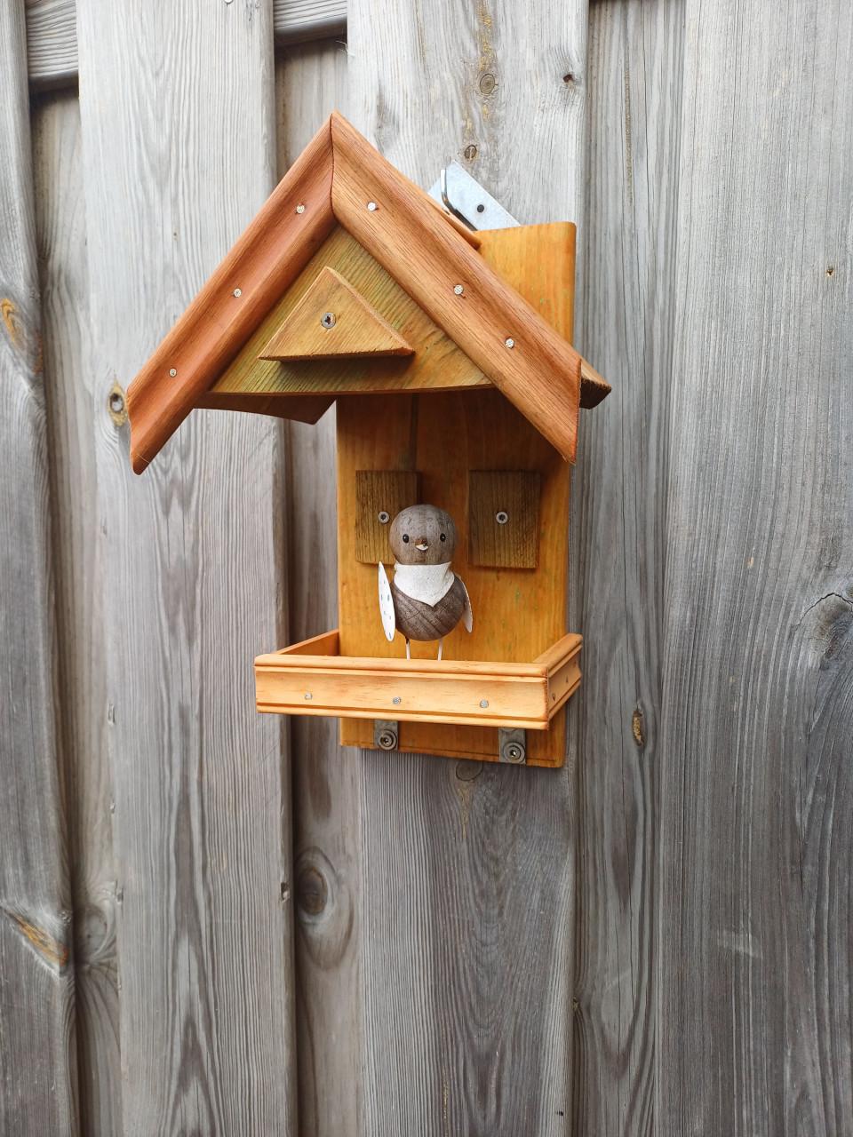 Vogel-voeder-Huisjes , Theepot-huisjes , Nestkastjes , Vogel- Chalets