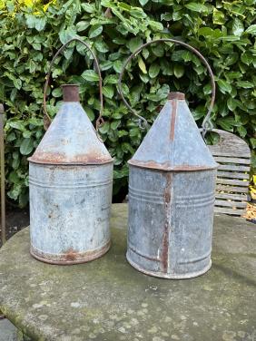 Oude zinken oliekan