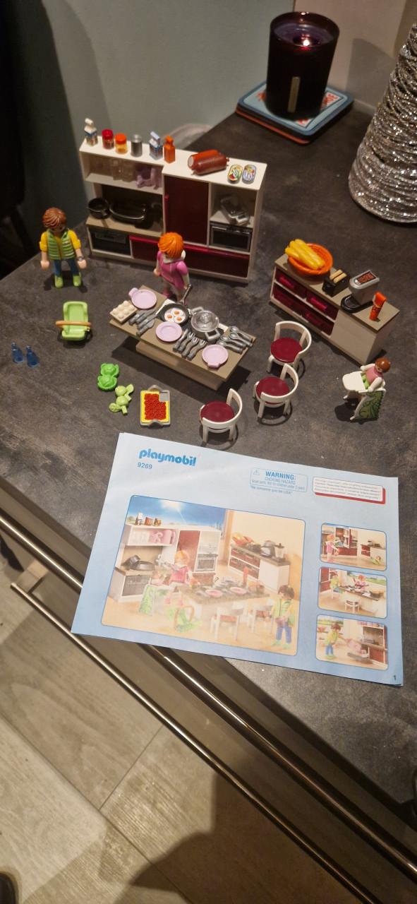 18 playmobil sets