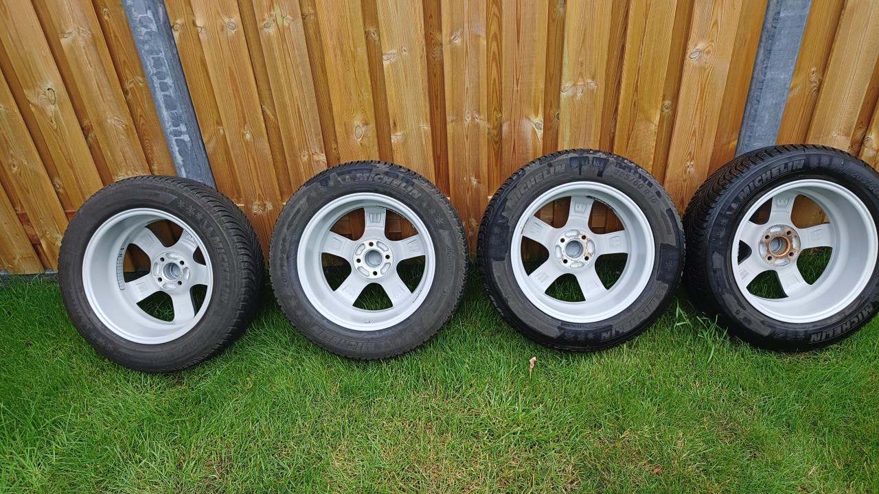 Winterbanden set 16 inch in perfecte staat op lichtmetalen velgen