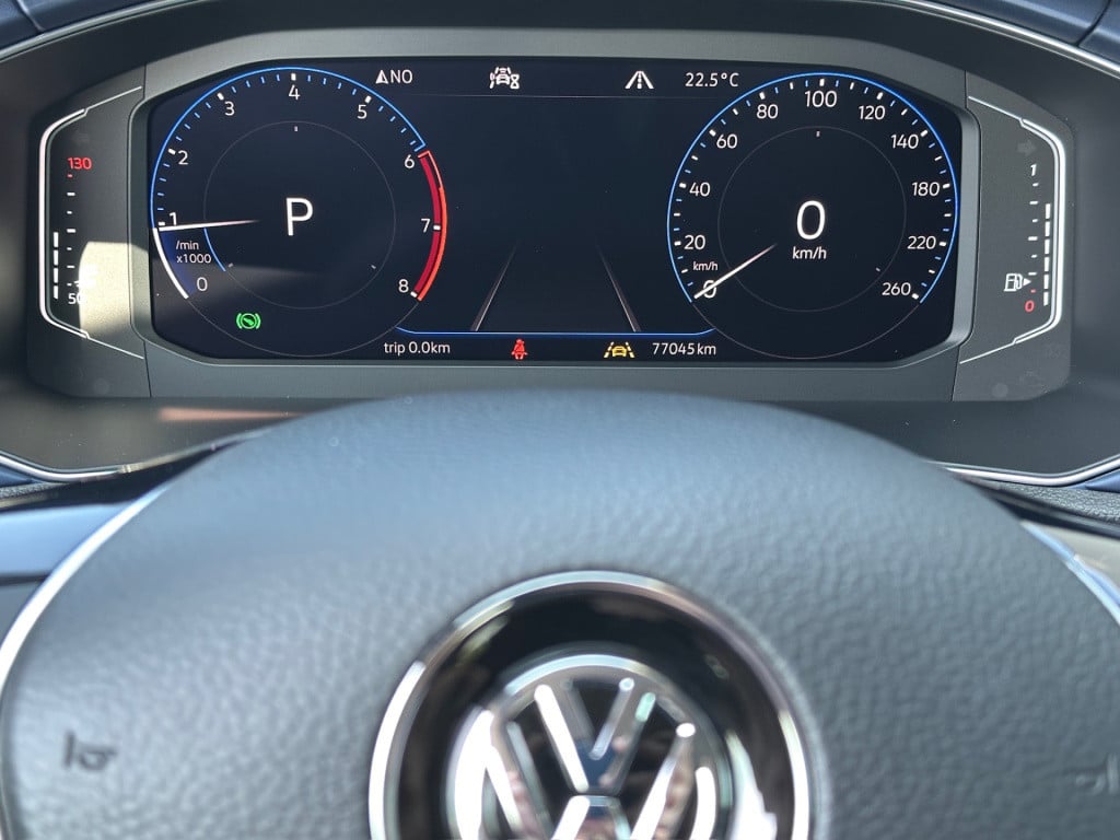 Volkswagen T-roc 1.5 tsi 150pk dsg r-line | 19 inch | led | trekhaak | virt