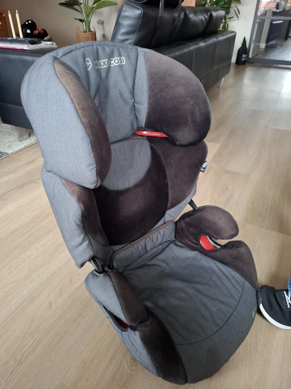 Te koop: Maxi-Cosi Autostoel 25-36kg Zitverhoger.