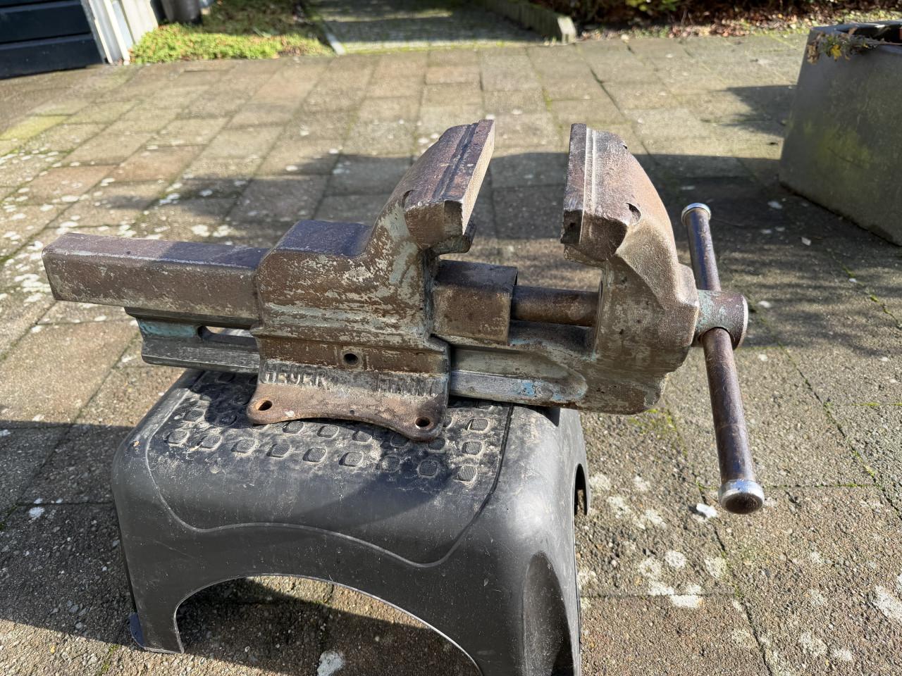 Zware Heuer  bankschroef 150 mm