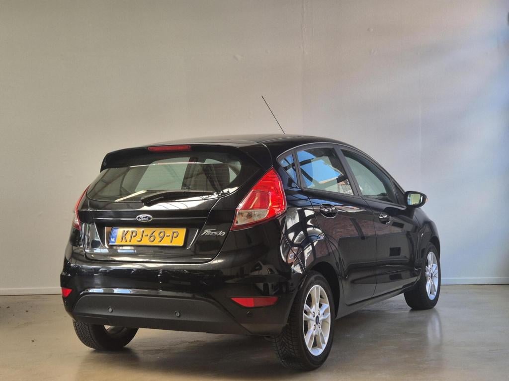 Ford Fiesta 1.25 / nieuwe db riem / parkeersensoren / stoelverwarming