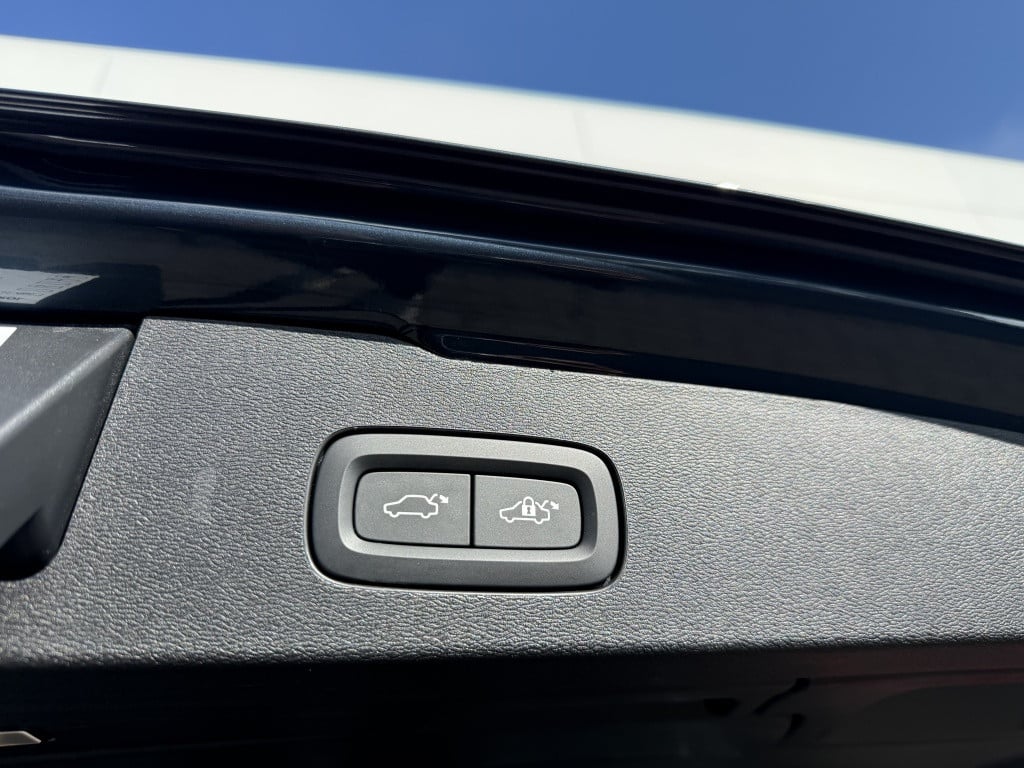 Volvo V60 t6 398pk recharge ultra dark| panodak| adap.cruise| trekhaak| 36