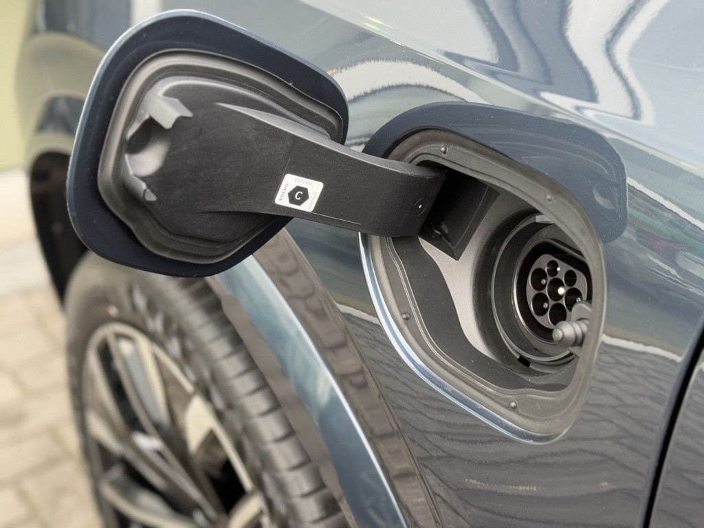 Volvo XC90 t8 awd ultra dark luchtvering | facelift | nieuwpr. € 107.559 |