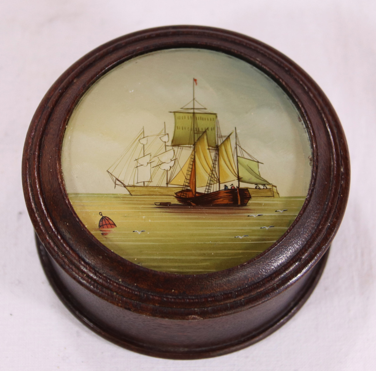 Antiek doosje met hand beschilderd glas