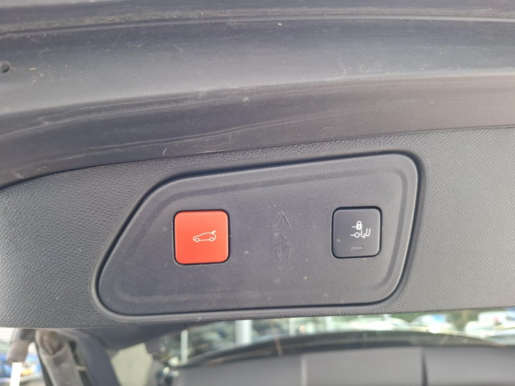 Peugeot 3008 suv 1.6 hybrid 225 eat8 automaat road trip nav/cam