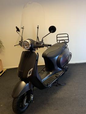 AGM VX 50 MET WINDSCHERM EN VALBEUGELSET NU 895,= RIJKLAAR