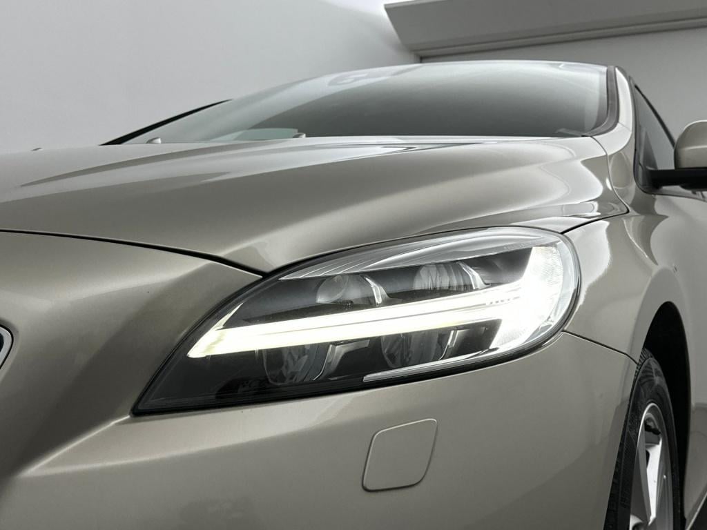 Volvo V40 2.0 t3 nordic+ | standkachel | stoelverwarming | cruise control |