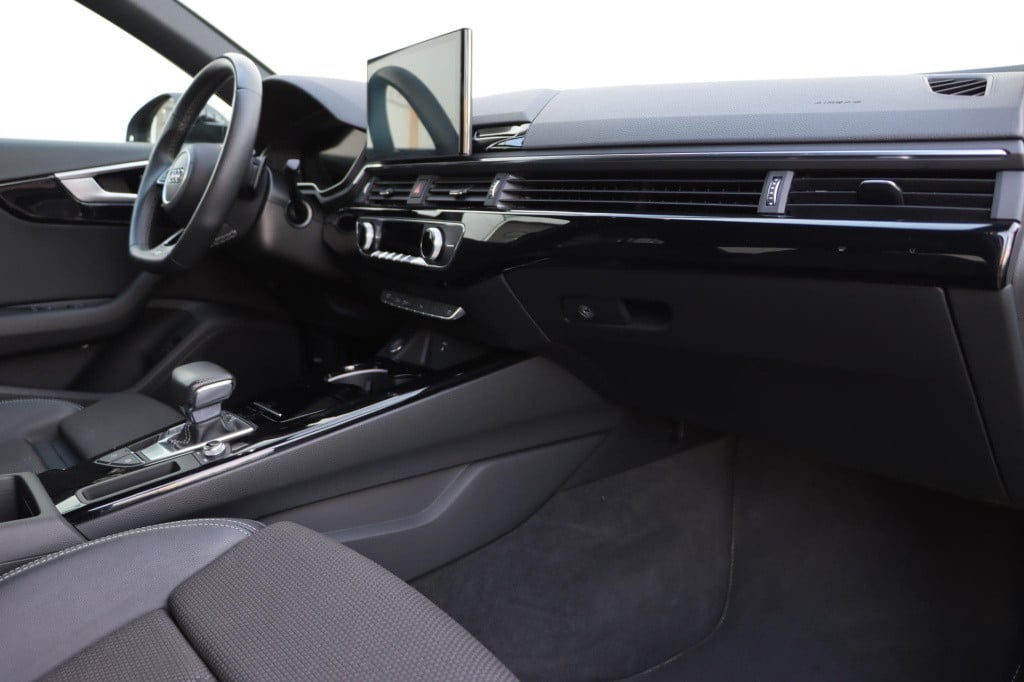 Audi A4 limousine 35 tfsi s edition competition s-tronic