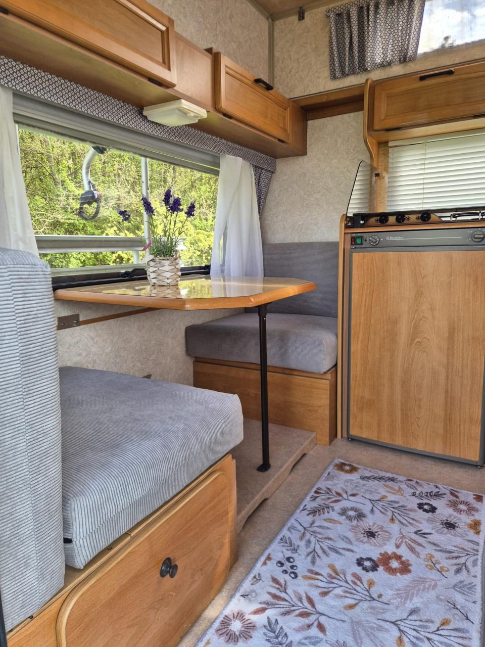 Te koop: Mooie Rapido Club 32 lichtgewicht hefdak caravan!