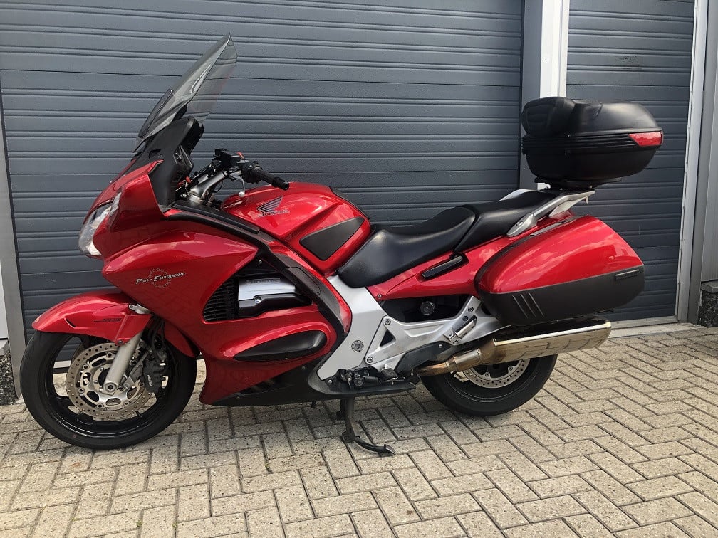 Honda ST1300 Pan European, bj 2002 met 92dkm, mooie staat! Rijklaar €3750,-