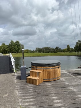 Biodiesel hottub (showmodel) met € 1115,- korting