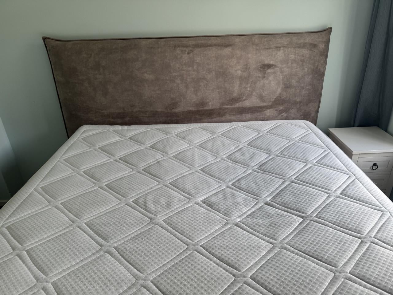 Luxe Liver Breeze Boxspring (160x200) + Karlsson donzen dekbed- nieuwstaat