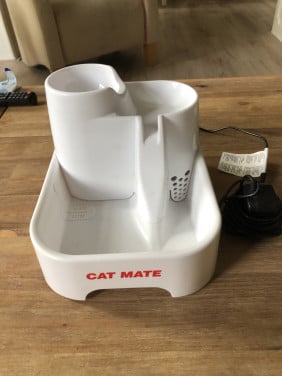 Cat mate drinkfontein(motor kapot)