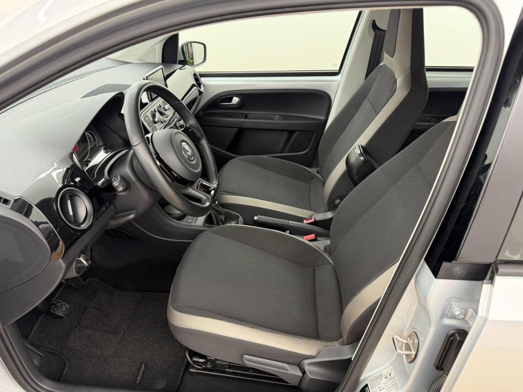 Volkswagen UP! occasion 1.0 high up! bluemotion | grijs | tweedehands volks