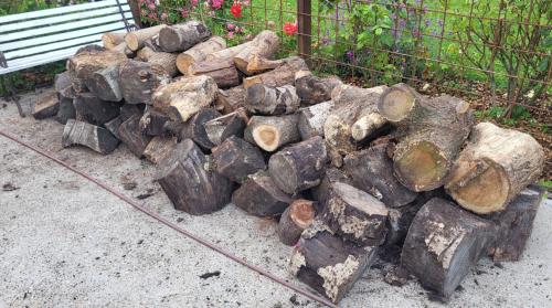 Ruim een kuub (m3) stookhout haardhout mix