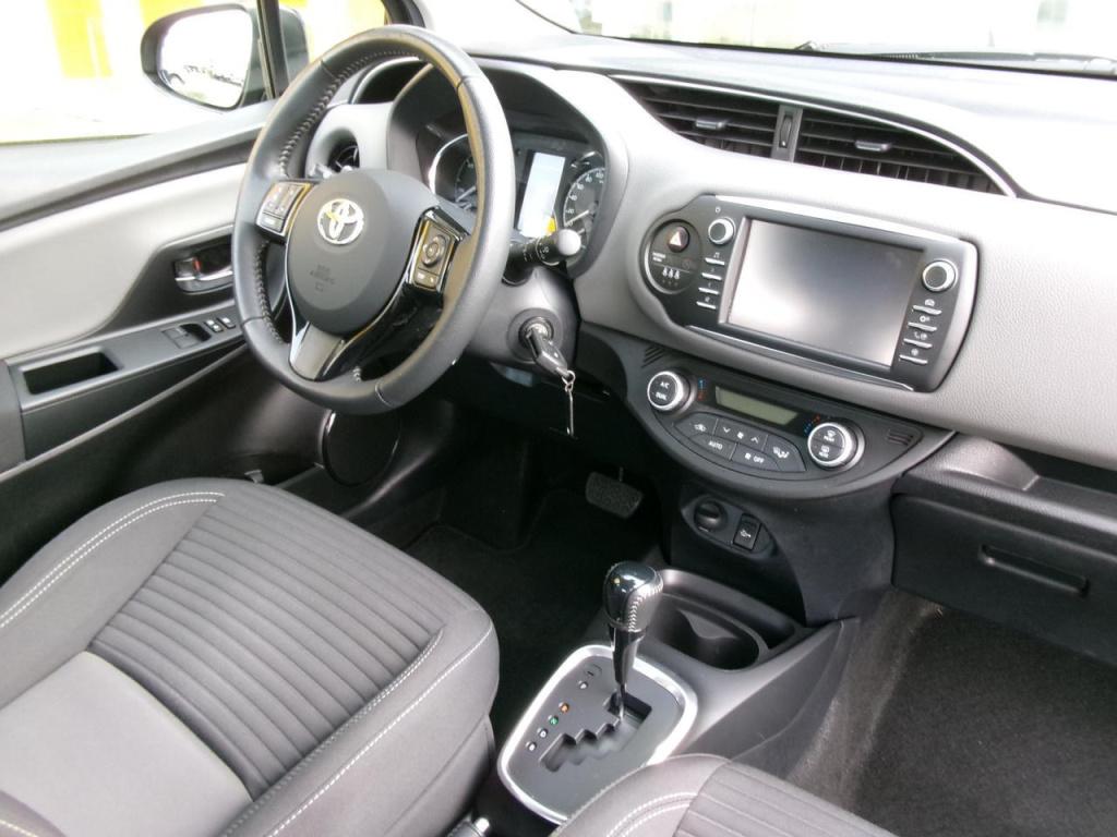 Toyota Yaris 1.5 hybrid clima, camera, multimedia, bluet.