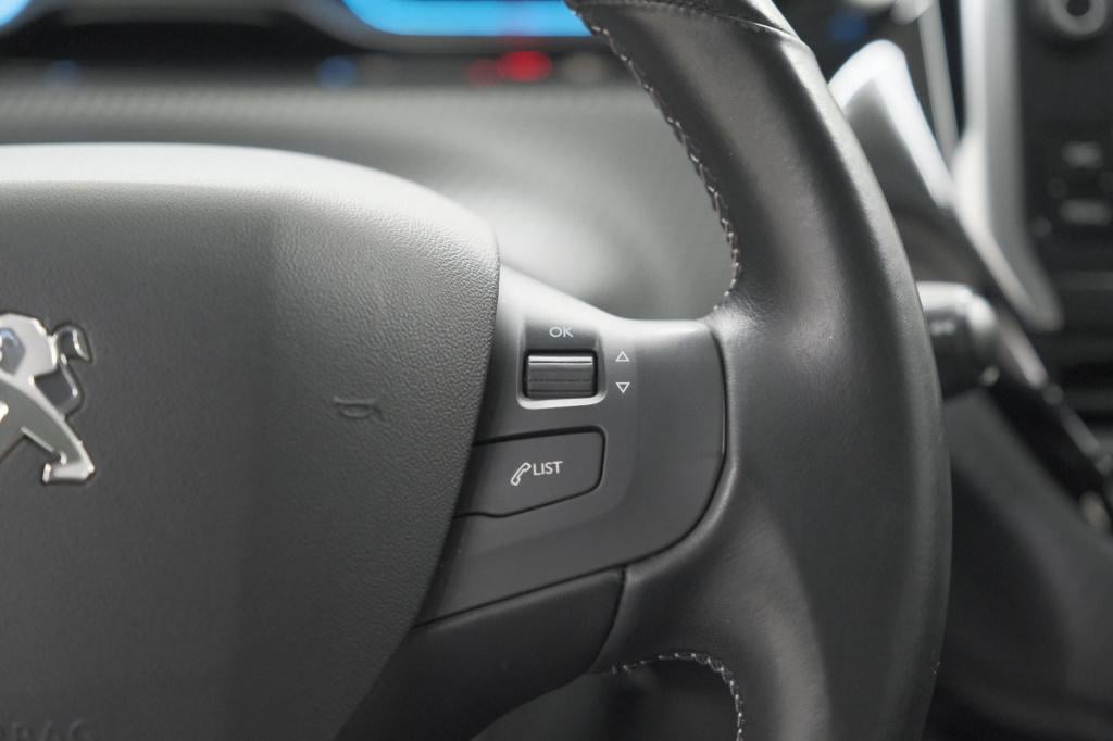 Peugeot 2008 puretech 110 allure | unieke kleur! | trekhaak | camera | appl