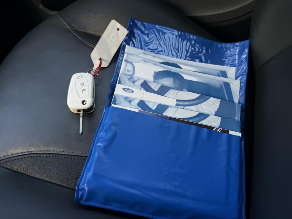 Ford KA 1.2 titanium x - lederen bekleding - nieuwe distributie + grote beu