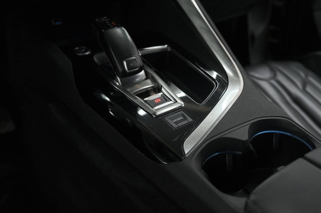 Peugeot 3008 puretech 130 eat6 allure | camera | navigatie | apple carplay 