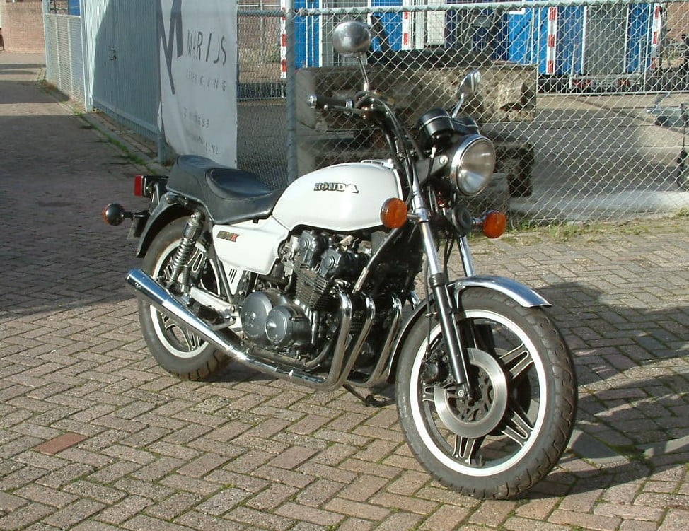 Honda cb 750 K   1980  60000 km -weet niet of ze naar deze motor wel kijken