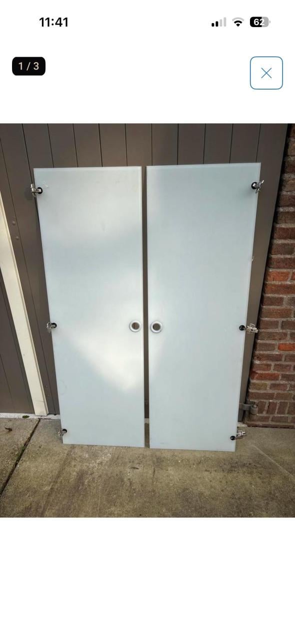 Deurtjes van melkglas