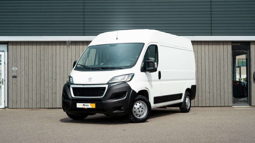 Peugeot Boxer 330 2.2 bluehdi 140 l2h2 premium | navigatie | houtenvloer in