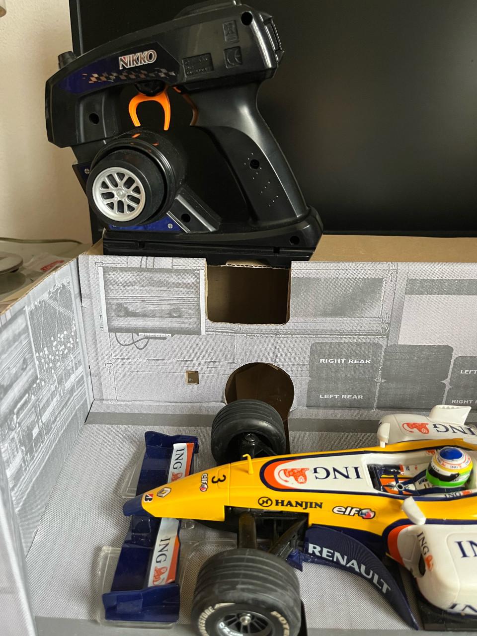 F1 wagen de F28 van Renault- collectors item  Radiografisch Schaalmodel