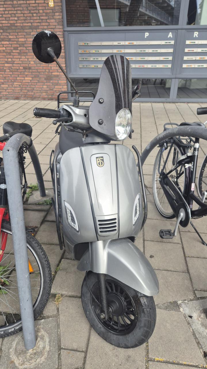GERESERVEERD Scooter btc riva