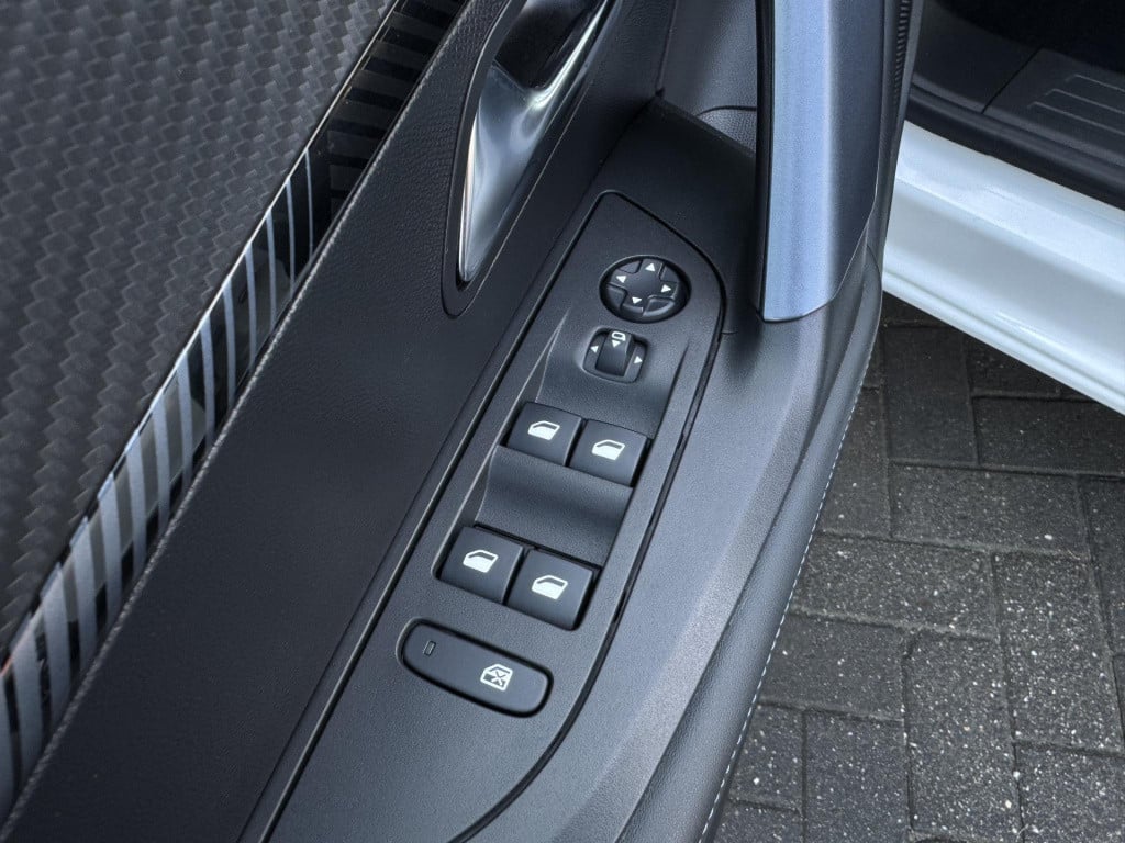 Peugeot 2008 1.2 puretech allure pack connect | trekhaak afneembaar| naviga