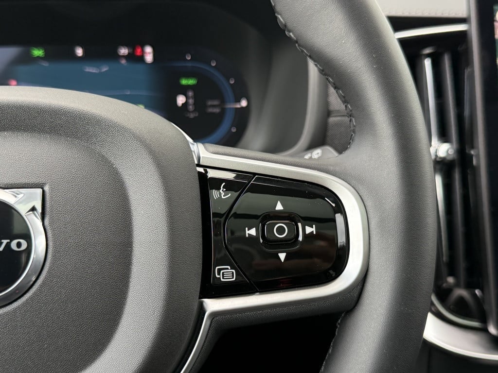 Volvo XC90 t8 455pk recharge ultra dark| full options black edition| trekha