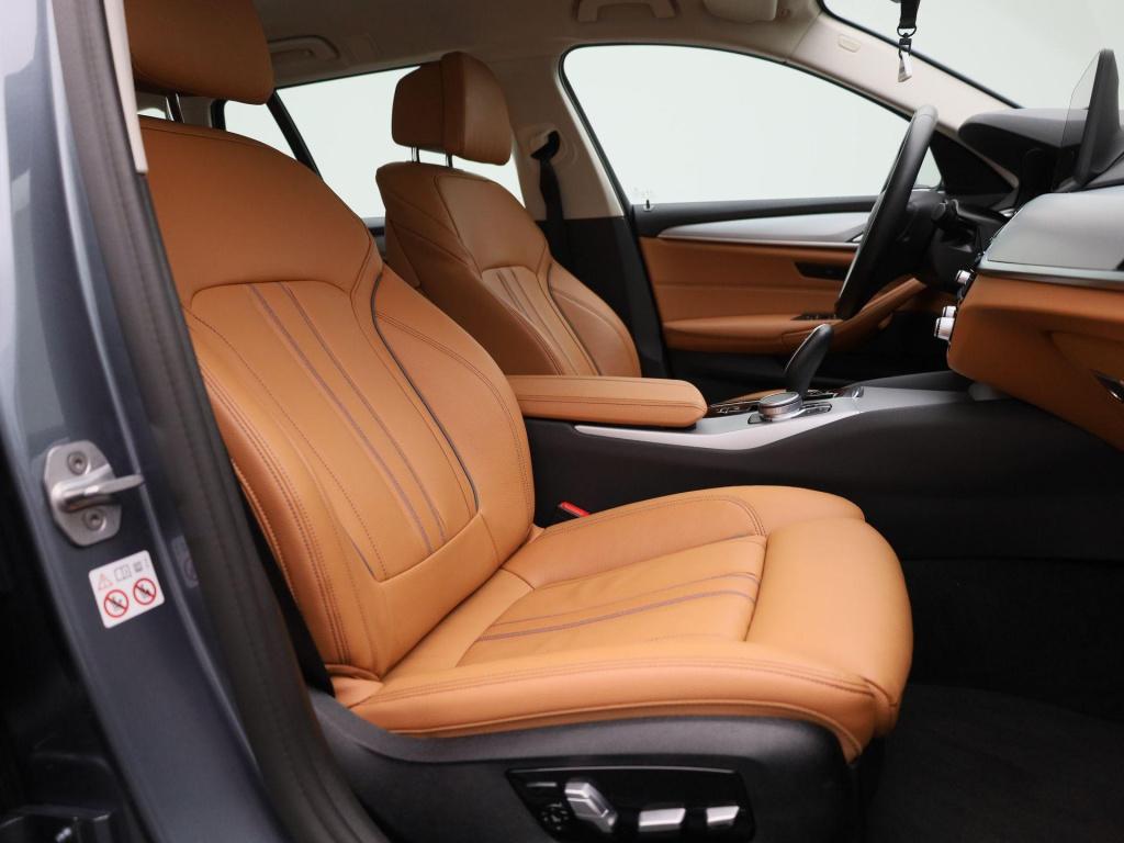 BMW 5 Serie touring 520i business edition plus | automaat | lmv | navigatie