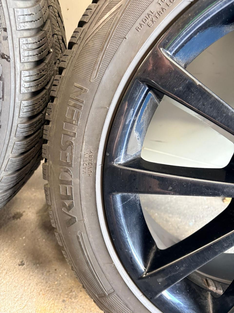 17 inch velgen met winterbanden.