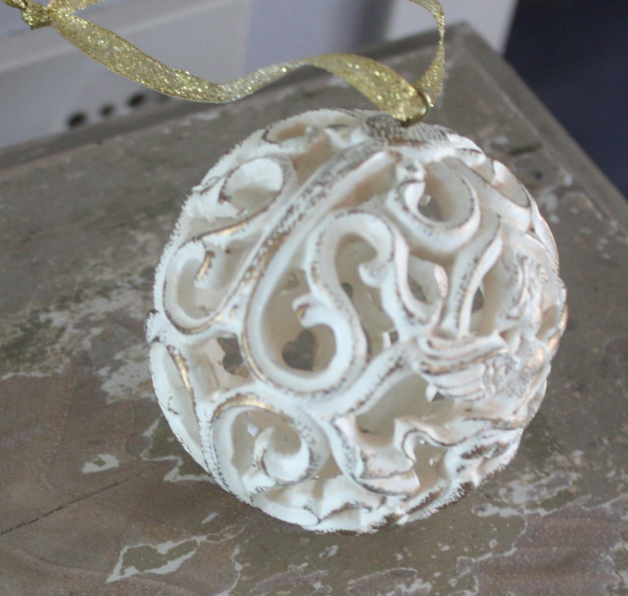Stenen kerstbal met bewerking en engel