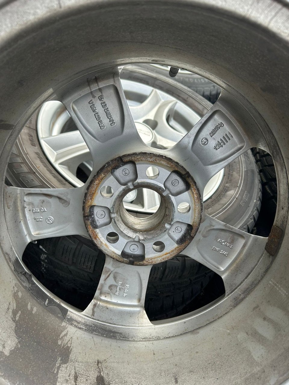VW ALUMINIUM VELGEN MET CONTINENTAL ALL SEASON BANDEN