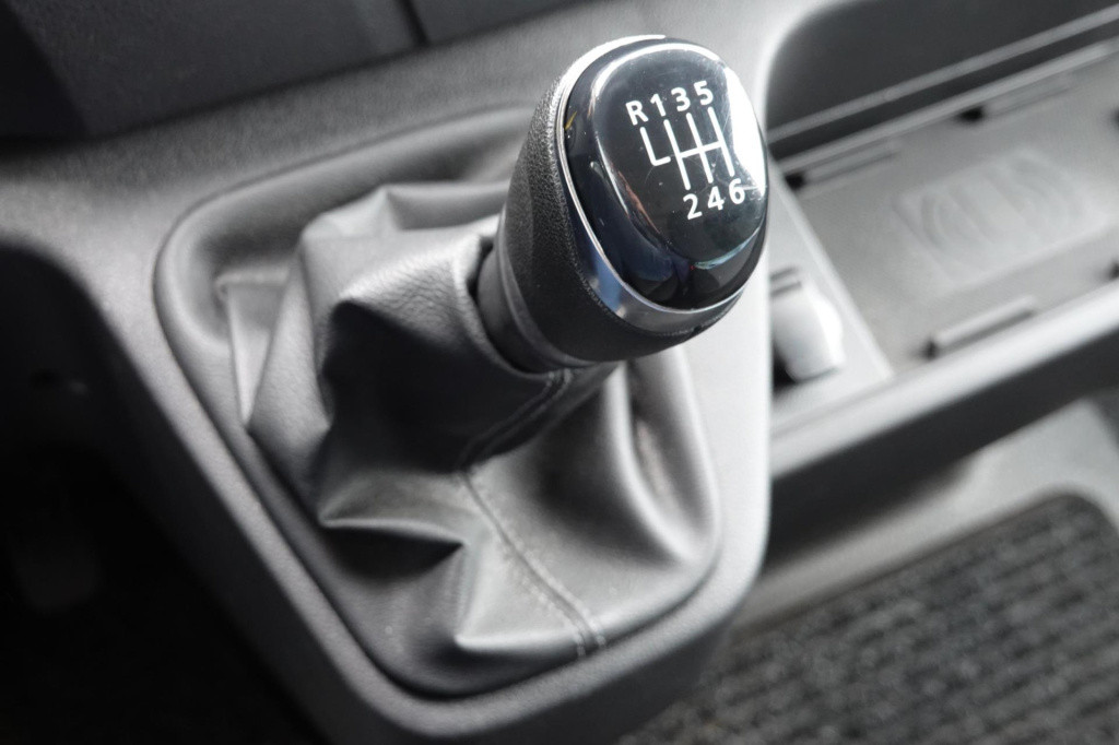 Renault Master t33 2.3 dci 135 l2h2 met laadklep