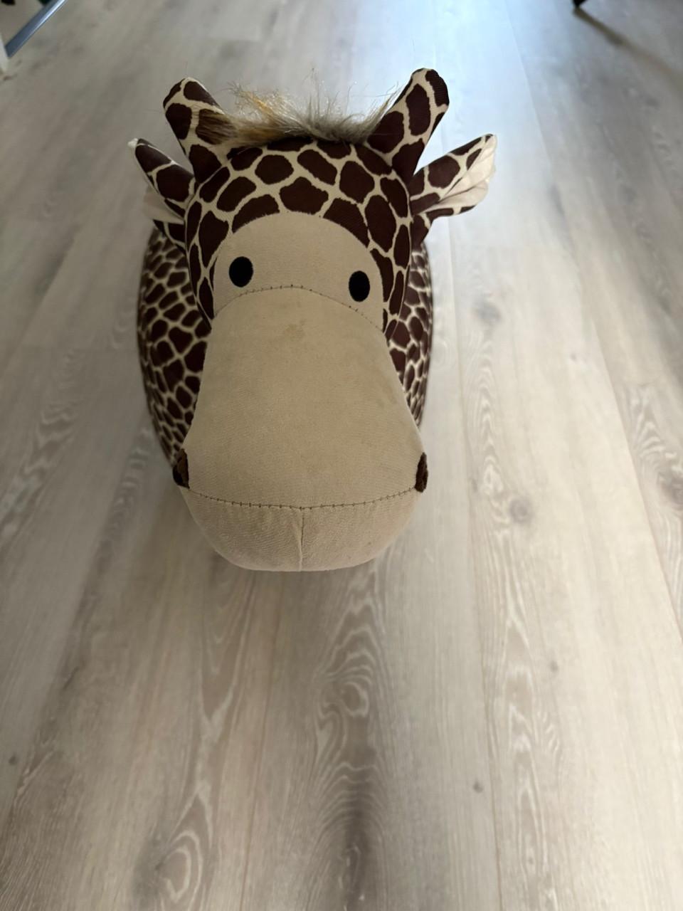 Giraffe poef op pootjes