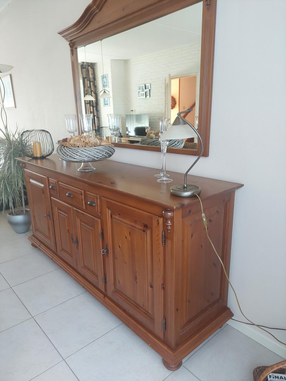 Grenenhouten dressoir + bijpassende spiegel