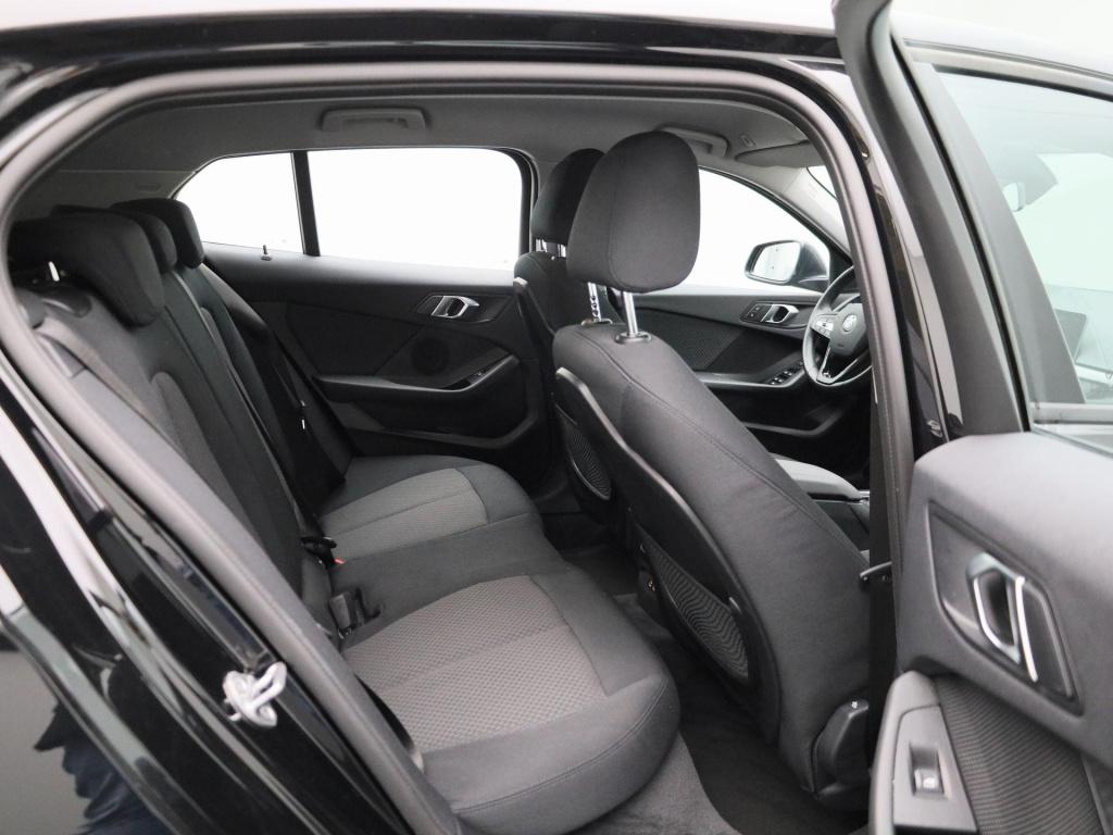 BMW 1 Serie 118i business edition | automaat | apple carplay / android auto
