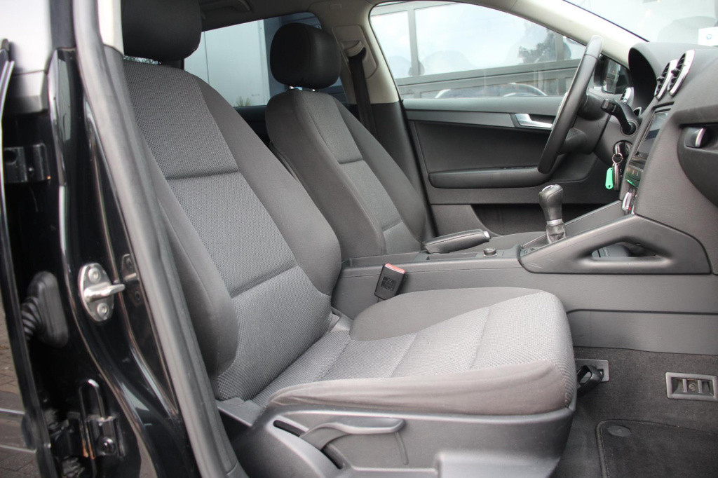 Audi A3 sportback 1.4 tfsi attraction - carplay wireless - navi - clima - 1