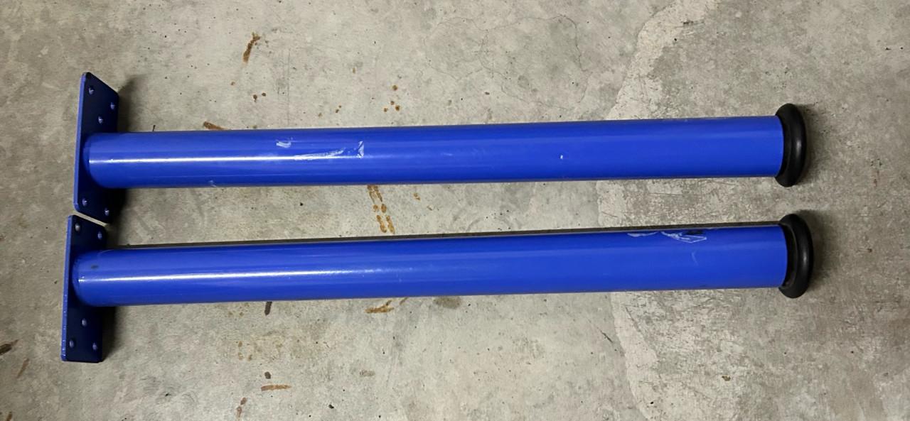Klein kastje met rood deurtje