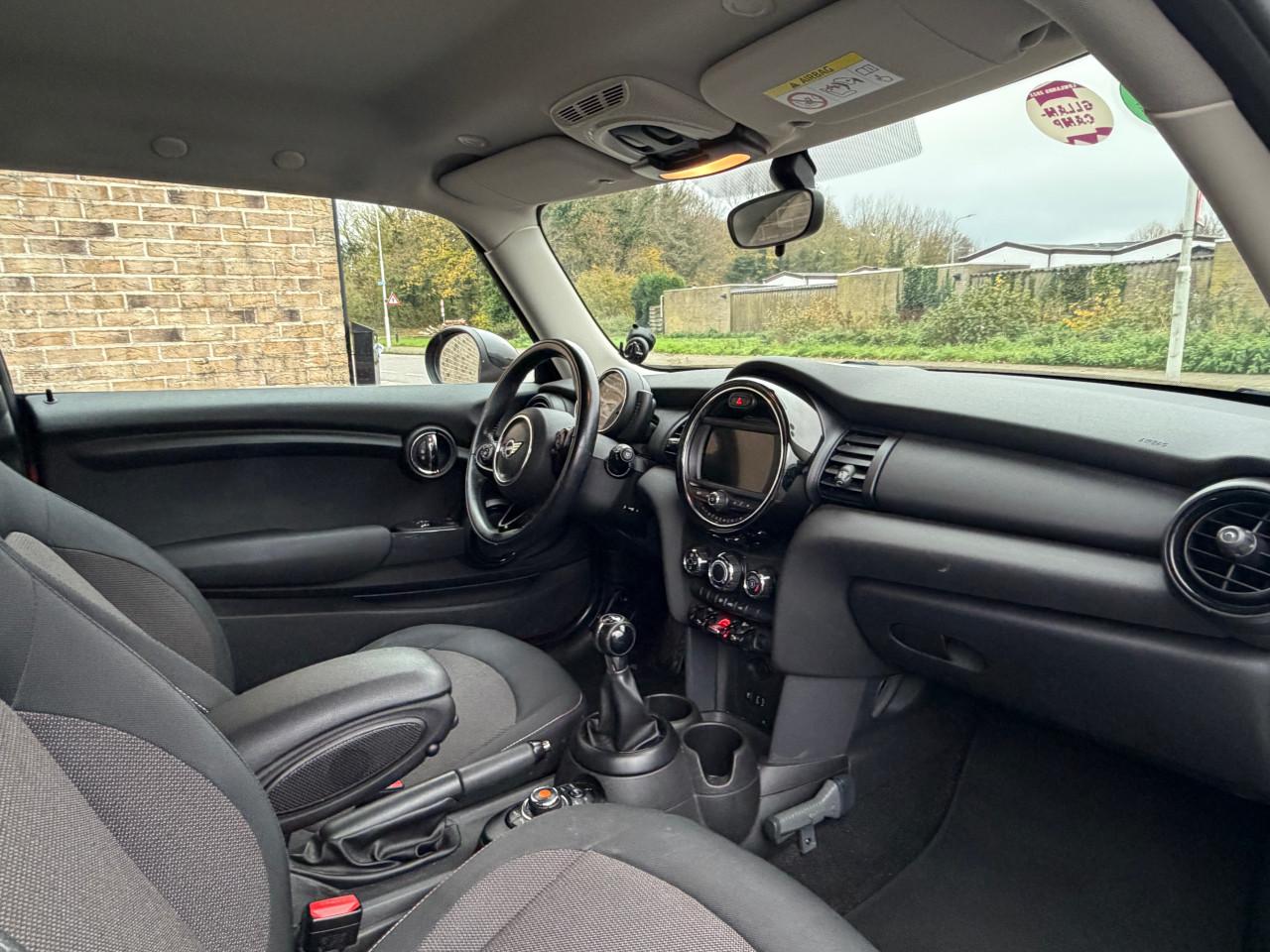 Mini Cooper One 1.2 2016 Airco Navigatie PDC