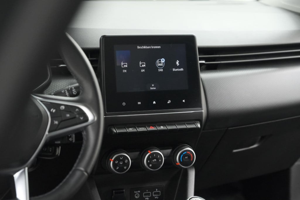 Renault Clio tce 90 zen | parkeersensoren | navigatie | apple carplay